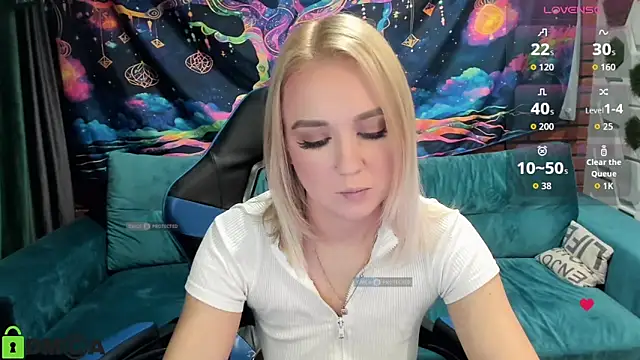 CrystalGirl99 online show from November 19, 2025, 7:52 am