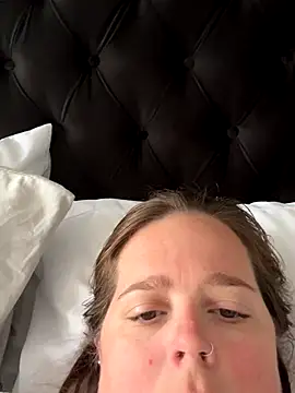 hornykitty1210 online show from November 6, 2025, 5:17 pm