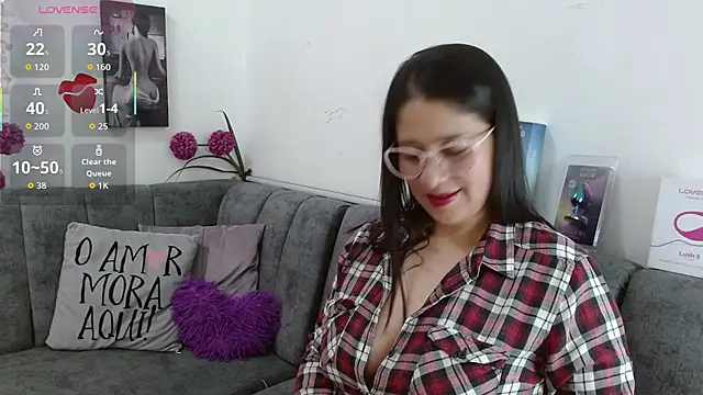 Snapshot of Alana_steel_1 chatting on April 24, 2026, 7:49 pm Alana steel 1 online show from April 24, 2026, 7:49 pm