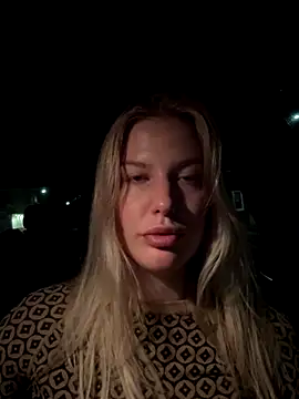 Snapshot of Chloemillerrxx chatting on September 18, 2025, 3:42 am Chloemillerrxx online show from September 18, 2025, 3:42 am