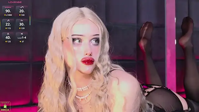 Snapshot of RoxyKyper chatting on December 19, 2025, 3:36 pm RoxyKyper online show from December 19, 2025, 3:36 pm