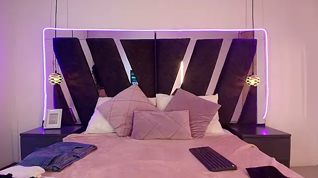 alehia cute online show from April 11, 2026, 10:02 pm