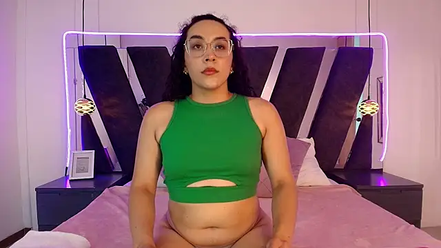 alehia cute online show from April 8, 2026, 9:05 pm