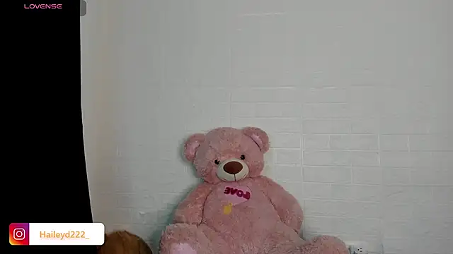 HaileyDuke online show from May 27, 2026, 12:53 am