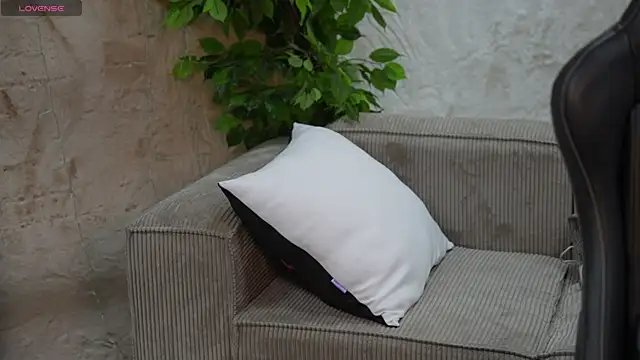 Snapshot of Naomi_054 chatting on September 20, 2025, 10:20 am Naomi 054 online show from September 20, 2025, 10:20 am