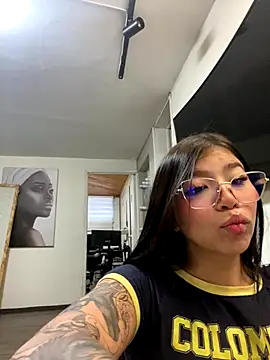 Maddy Piink online show from November 21, 2025, 9:36 pm