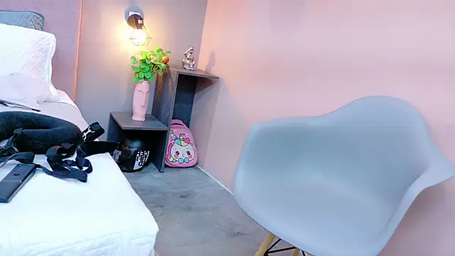 Camila Hill  online show from October 31, 2025, 3:52 pm