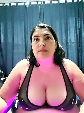 Snapshot of lina_maria99 chatting on November 6, 2025, 10:47 pm lina maria99 online show from November 6, 2025, 10:47 pm