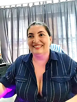 Snapshot of lina_maria99 chatting on November 5, 2025, 8:34 pm lina maria99 online show from November 5, 2025, 8:34 pm