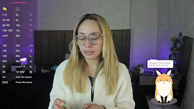 Snapshot of LanaMills_ chatting on November 4, 2025, 3:43 am LanaMills online show from November 4, 2025, 3:43 am