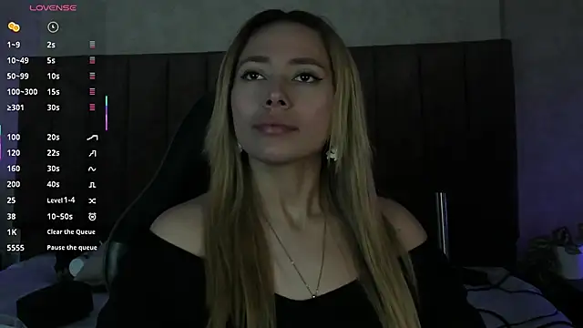 Snapshot of LanaMills_ chatting on November 14, 2025, 3:54 am LanaMills online show from November 14, 2025, 3:54 am