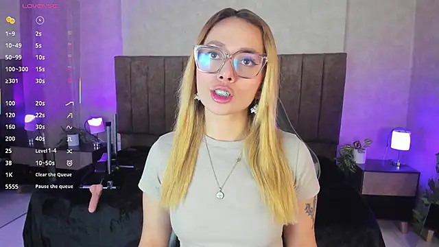 Snapshot of LanaMills_ chatting on November 15, 2025, 5:00 am LanaMills online show from November 15, 2025, 5:00 am