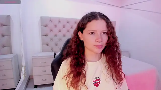 Snapshot of AphroditeSweet chatting on October 29, 2025, 8:41 pm AphroditeSweet online show from October 29, 2025, 8:41 pm