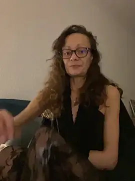 Chris06d22xh online show from November 5, 2025, 7:50 pm