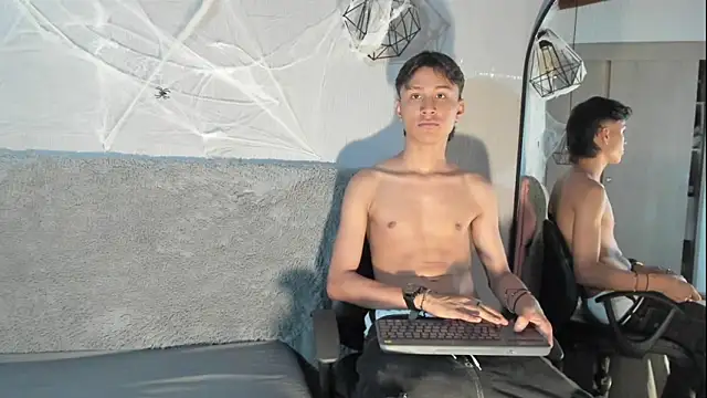 Snapshot of Daddy_Darcks chatting on October 28, 2025, 8:30 pm Daddy Darcks online show from October 28, 2025, 8:30 pm