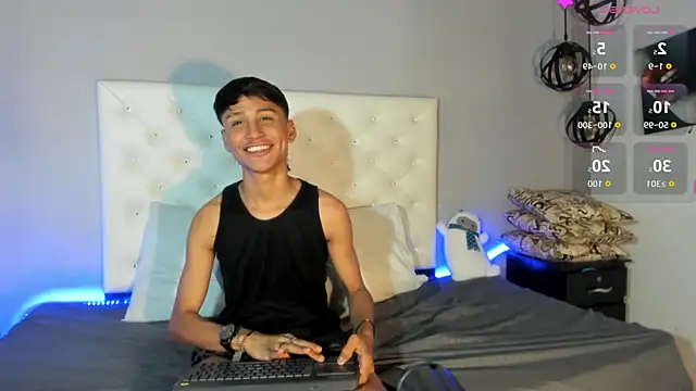 Snapshot of Daddy_Darcks chatting on November 15, 2025, 8:35 pm Daddy Darcks online show from November 15, 2025, 8:35 pm