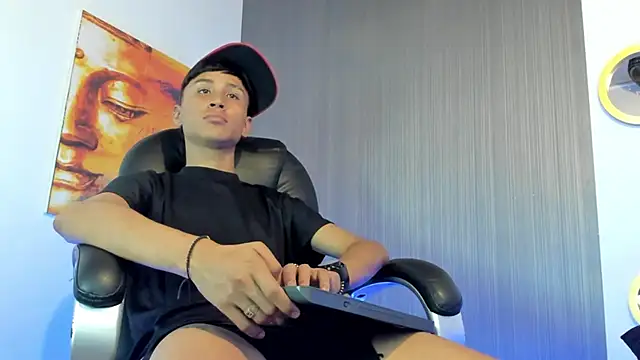 Snapshot of Daddy_Darcks chatting on November 19, 2025, 9:37 pm Daddy Darcks online show from November 19, 2025, 9:37 pm