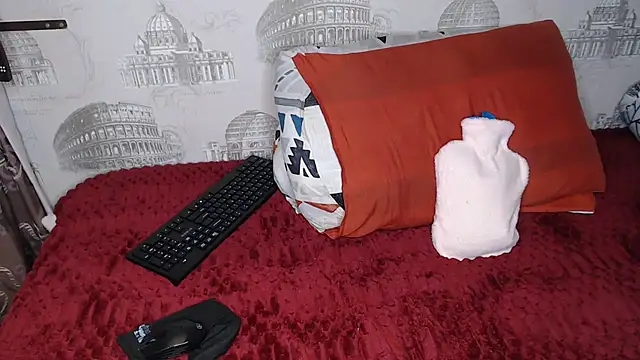 Snapshot of Lunalee chatting on June 21, 2026, 10:21 am Lunalee online show from June 21, 2026, 10:21 am