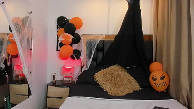 Snapshot of GiorgineTaylor chatting on October 27, 2025, 11:11 am GiorgineTaylor online show from October 27, 2025, 11:11 am