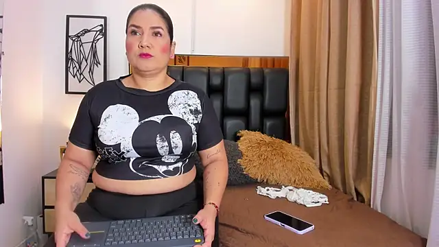 Snapshot of GiorgineTaylor chatting on October 21, 2025, 11:09 am GiorgineTaylor online show from October 21, 2025, 11:09 am