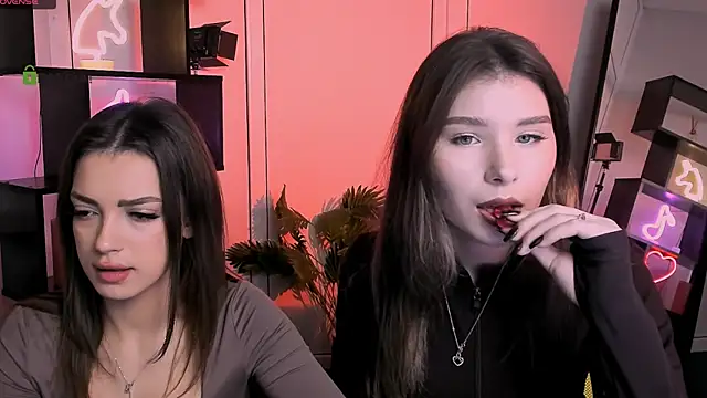 Snapshot of lily_morty chatting on November 9, 2025, 7:18 pm lily morty online show from November 9, 2025, 7:18 pm