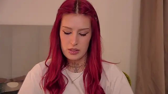 ElisMuse online show from April 18, 2026, 7:07 pm