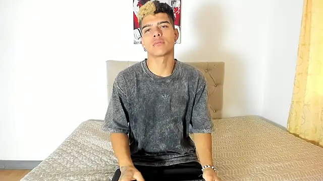 Snapshot of wyatt_3 chatting on September 24, 2025, 11:50 am wyatt 3 online show from September 24, 2025, 11:50 am