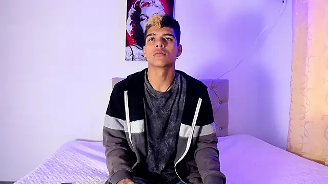 Snapshot of wyatt_3 chatting on October 4, 2025, 11:34 am wyatt 3 online show from October 4, 2025, 11:34 am