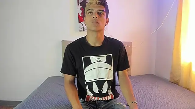 Snapshot of wyatt_3 chatting on September 15, 2025, 6:52 pm wyatt 3 online show from September 15, 2025, 6:52 pm