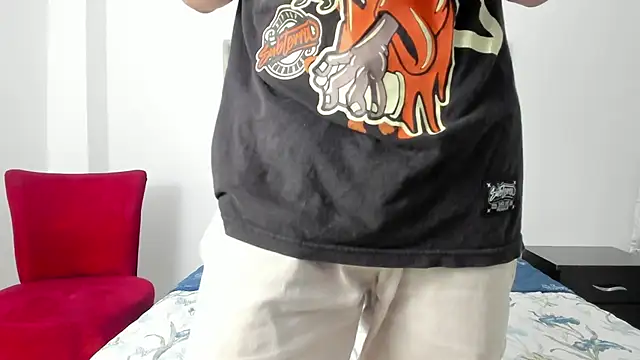 Snapshot of wyatt_3 chatting on December 16, 2025, 12:09 pm wyatt 3 online show from December 16, 2025, 12:09 pm