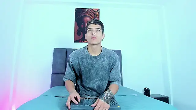 Snapshot of wyatt_3 chatting on November 14, 2025, 11:47 am wyatt 3 online show from November 14, 2025, 11:47 am