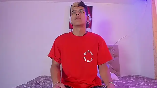 Snapshot of wyatt_3 chatting on September 9, 2025, 11:52 am wyatt 3 online show from September 9, 2025, 11:52 am