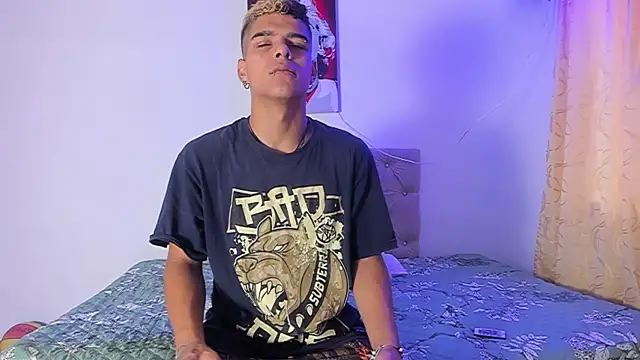 Snapshot of wyatt_3 chatting on September 19, 2025, 11:25 am wyatt 3 online show from September 19, 2025, 11:25 am