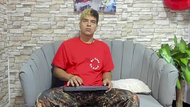 Snapshot of wyatt_3 chatting on September 16, 2025, 11:00 am wyatt 3 online show from September 16, 2025, 11:00 am