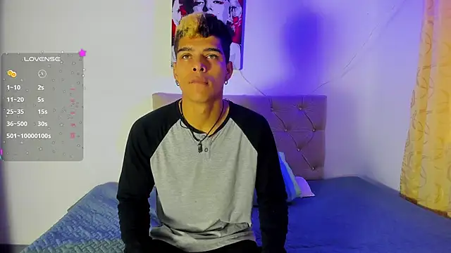 Snapshot of wyatt_3 chatting on October 3, 2025, 11:34 am wyatt 3 online show from October 3, 2025, 11:34 am