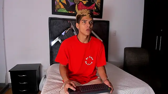 Snapshot of wyatt_3 chatting on October 6, 2025, 12:17 pm wyatt 3 online show from October 6, 2025, 12:17 pm