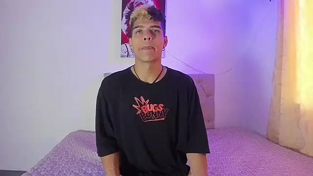 Snapshot of wyatt_3 chatting on October 2, 2025, 12:08 pm wyatt 3 online show from October 2, 2025, 12:08 pm