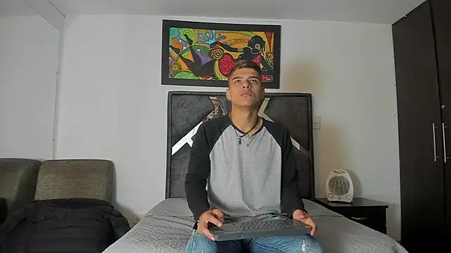 Snapshot of wyatt_3 chatting on October 28, 2025, 12:26 pm wyatt 3 online show from October 28, 2025, 12:26 pm