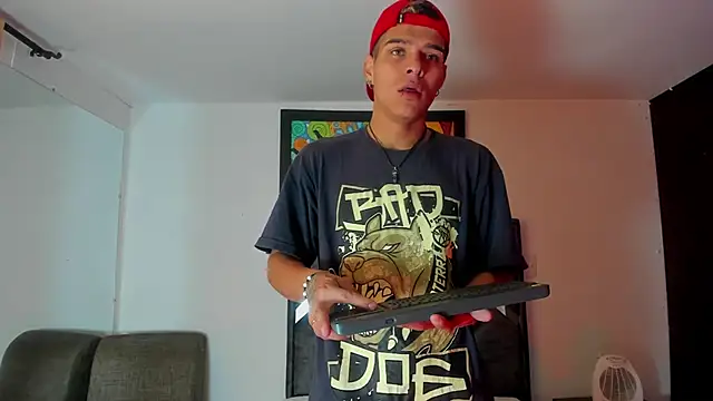 Snapshot of wyatt_3 chatting on November 3, 2025, 12:42 pm wyatt 3 online show from November 3, 2025, 12:42 pm