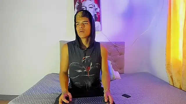 Snapshot of wyatt_3 chatting on September 10, 2025, 11:42 am wyatt 3 online show from September 10, 2025, 11:42 am