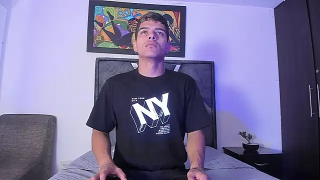 Snapshot of wyatt_3 chatting on November 12, 2025, 12:42 pm wyatt 3 online show from November 12, 2025, 12:42 pm