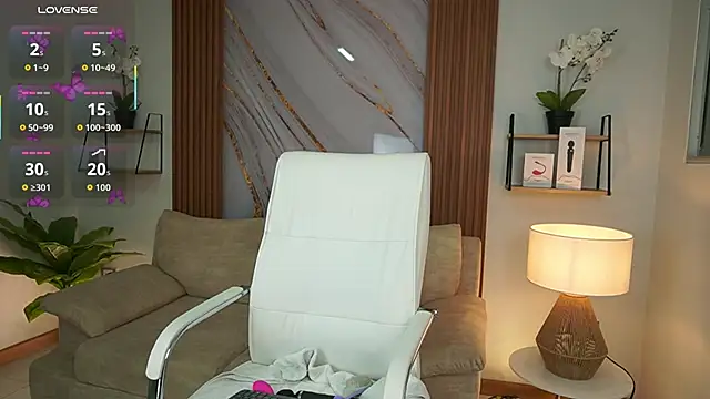 MilaCrave online show from October 6, 2025, 11:44 am