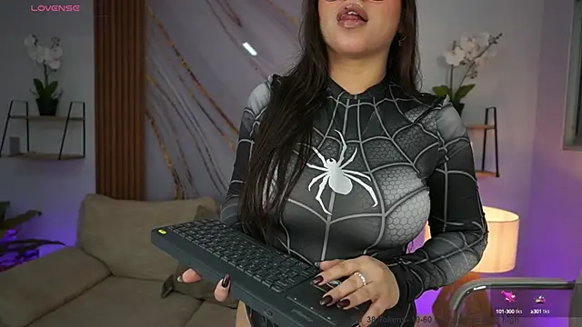 MilaCrave online show from September 30, 2025, 11:38 am