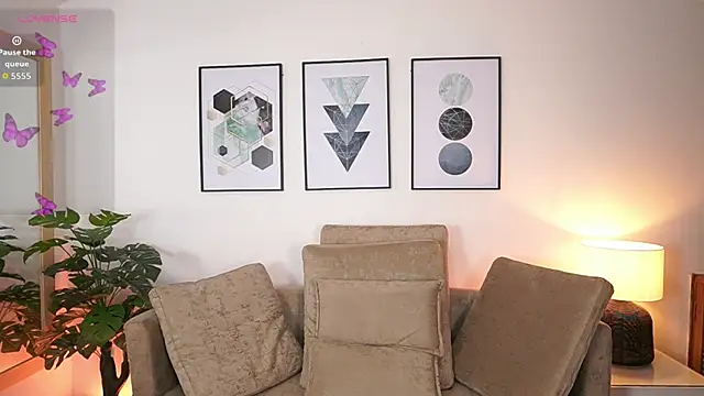 MilaCrave online show from September 23, 2025, 11:50 am