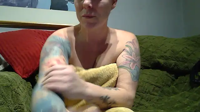 Island Siren online show from October 23, 2025, 7:01 pm