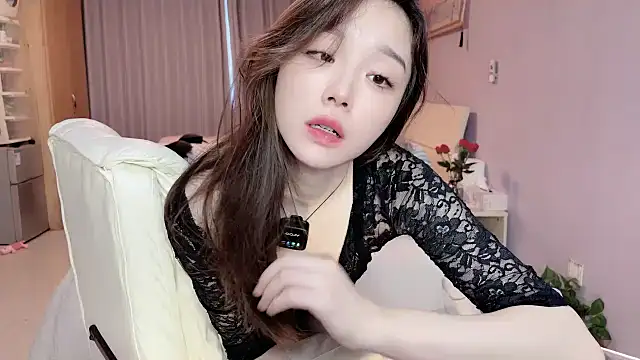 Y2Luvk online show from October 6, 2025, 12:01 am