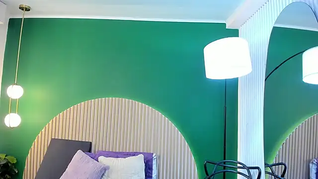 halleylorens online show from December 5, 2025, 7:12 pm