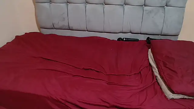 curveAss222 online show from November 3, 2025, 10:35 pm