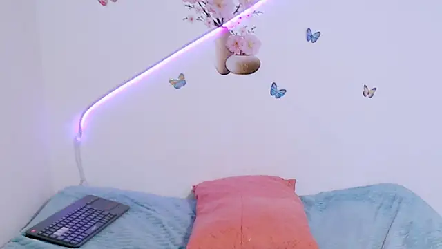 angelyxs online show from October 21, 2025, 8:19 pm