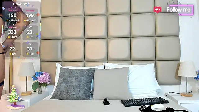 MiaMillers1 online show from December 2, 2025, 11:23 am